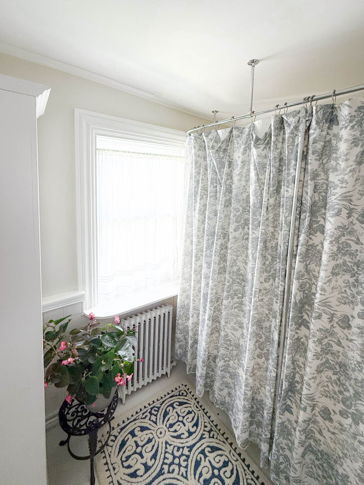 ballet white walls in a bright and airy bathroom